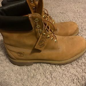 GUARANTEED WATERPROOF TIMBERLAND BOOT (SIZE 13) WEAR ONE TIME.